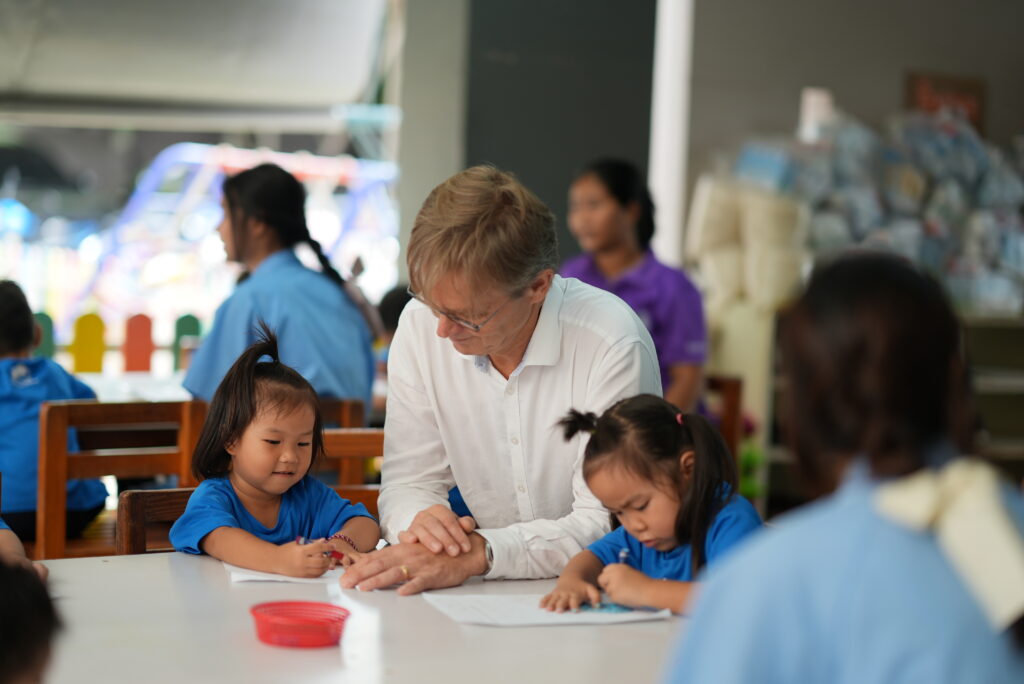 STARTRADER CEO Peter Karsten with the kids photo 2